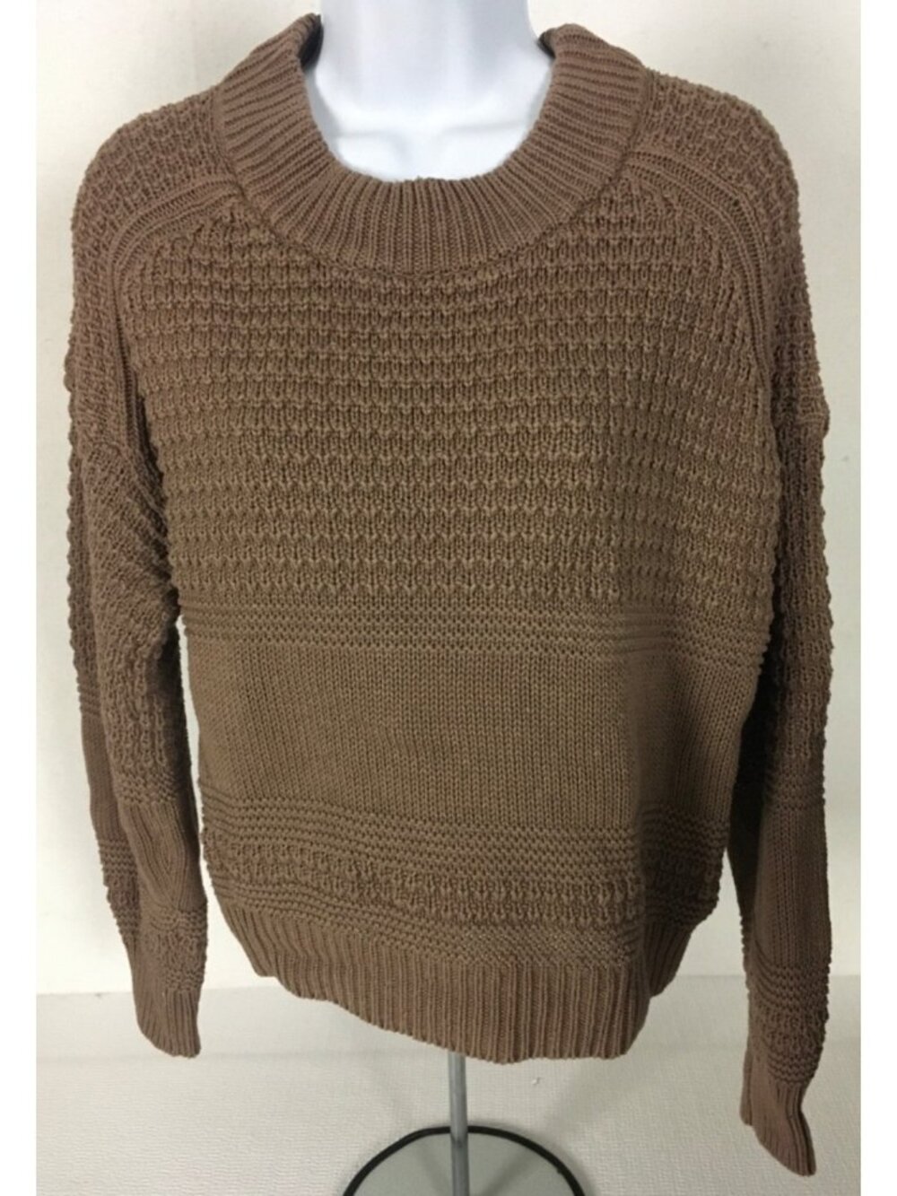 Universal Threads Sweater Size L Brown Round Neckline Long Sleeves Tight Knit